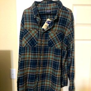 Long sleeve button down flannel shirt men’s XL